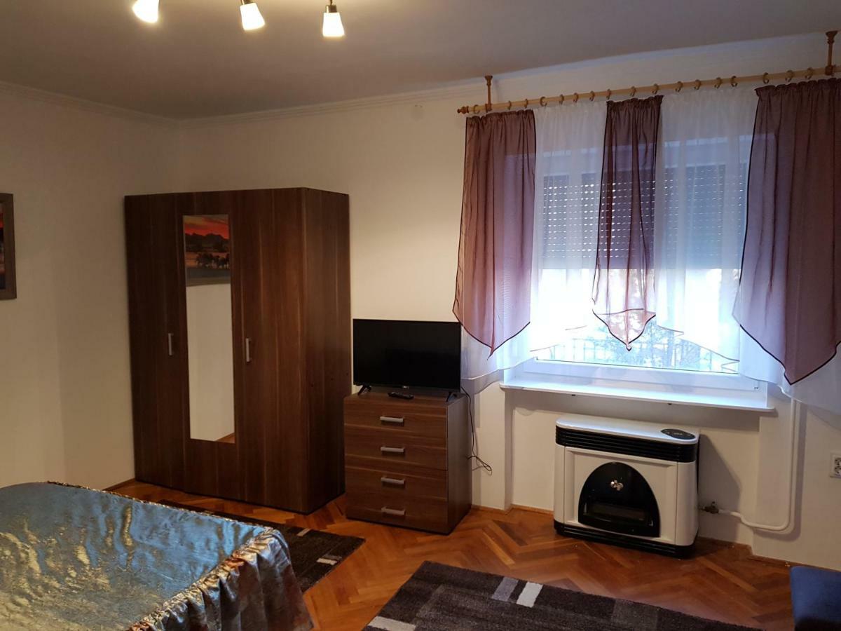 Lia Apartman Apartment Kiskunhalas Luaran gambar